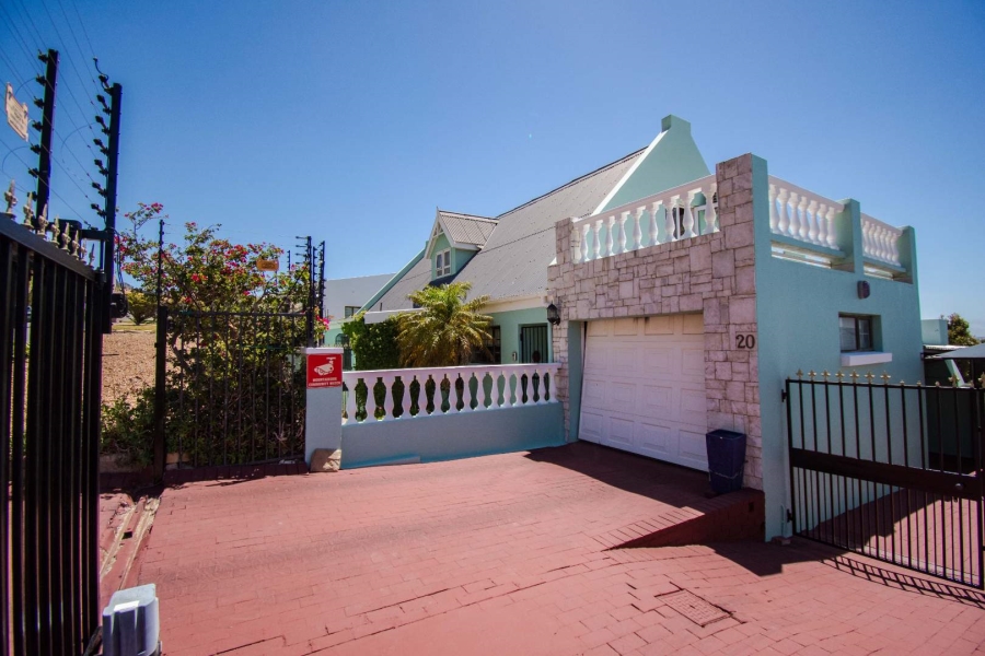 4 Bedroom Property for Sale in Mountainside Western Cape